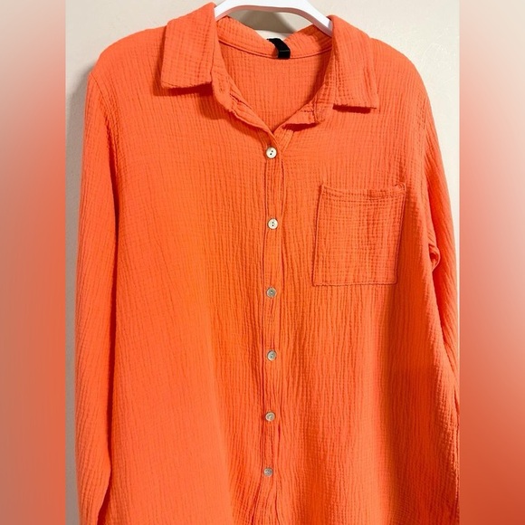 (7976-ORG) SOLID EMBOSSED TEXTURE BUTTON DOWN LONG SLEEVE TOP WITH FRONT… - Picture 2 of 6